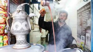 Pink Tea: কেমন ভাবে তৈরি করবেন কাশ্মীরের বিখ্যাত গোলাপি চা? জেনে নিন এর সহজ রেসিপি 9 Kashmir