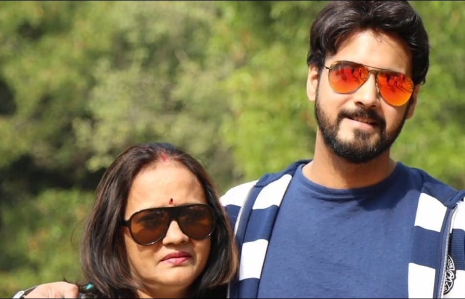 নিজের সবচেয়ে কাছের মানুষকে হারালেন যশ দাশগুপ্ত! হঠাৎ শোকের ছায়া তার জীবনে, বিধ্বস্ত যশ 2 mother