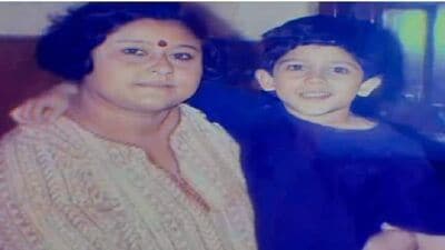 মায়ের গলা জড়িয়ে থাকা এই খুদে ছেলেটি আজকের বঙ্গ ললনাদের ক্রাশ, কে এটা চেনেন? 3 Adrit Roy