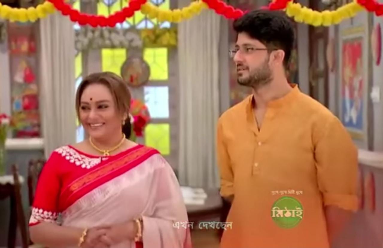 উচ্ছেবাবুকে বাজারের থলি হাতে বাজার করতে পাঠিয়ে দিল মিঠাই!'বৌয়ের প্রেমে পড়ে পুরো পাল্টে গেছে সিদ্ধানন্দ', হাসছেন মিঠাই ভক্তরা 5 Mithai