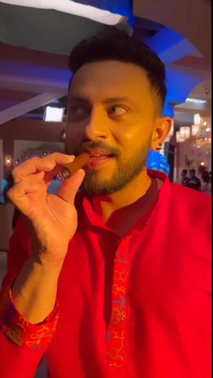 Gantchora: দ্যুতির লিপস্টিক চুরি করে ঠোঁটে লাগাচ্ছে রাহুল! তাহলে কি গাঁটছড়াতে এবার নতুন টুইস্ট আসছে? হানিমুনে গিয়ে রাহুলের আসল সত্যি জানবে দ্যুতি? 7 anindya Chatterjee