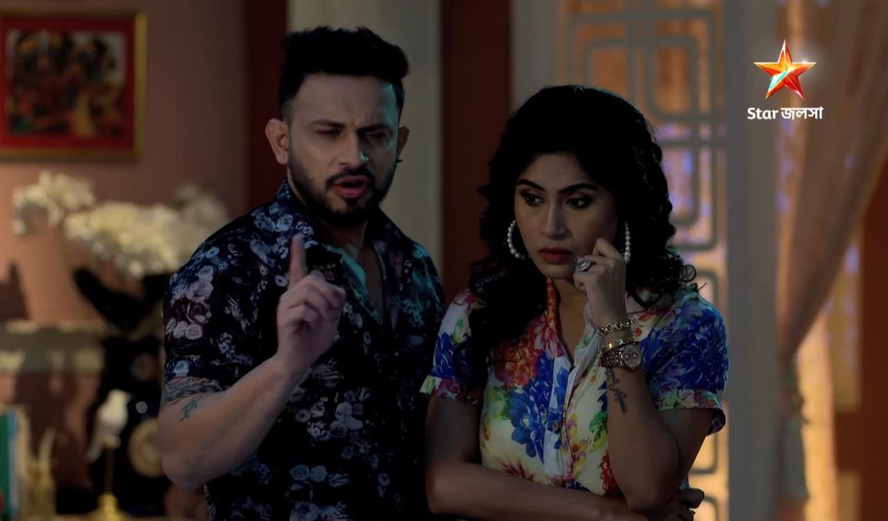 Gantchora: বাংলা সিরিয়ালে বাংলার হাতের শিল্প সগর্বে পেলো স্থান! বিদেশী মিস্টার পিটারকে ইমপ্রেস করতে বাংলার সংস্কৃতি নিয়ে হাজির খড়ি! দর্শকরা প্রশংসায় পঞ্চমুখ 6 Bengal special jewellery