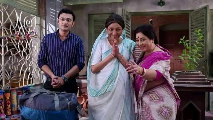 Sonali Chakraborty: সিনেমায় ব্রাত্য,তাই এত বছর পর ছোট পর্দায় কামব্যাক করলেন অভিনেত্রী সোনালি চক্রবর্তী! খড়ির জেঠিমা হয়ে আসলেন তিনি, দেখে তো চেনাই যাচ্ছে না 3 gantchora