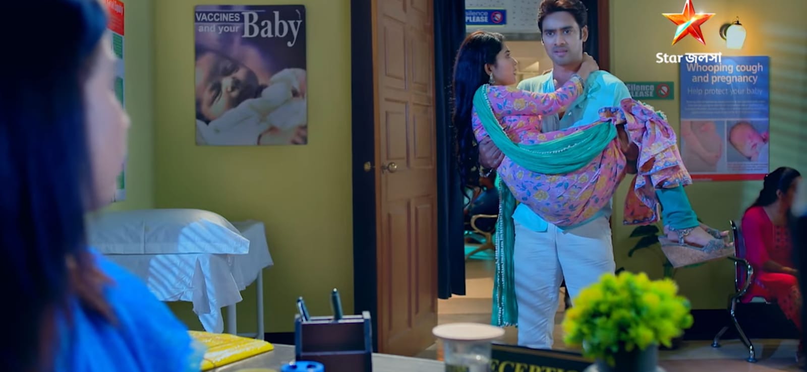 Nabab Nandini: নন্দিনীকে উচিত শিক্ষা দিতে তাকে কোলে তুলে অ্যা'বরশন ক্লিনিকে নিয়ে গেল নবাব! তারপর যা হল...নতুন প্রমো দেখে হয়রান নেটিজেনরা 5 nabab nandini