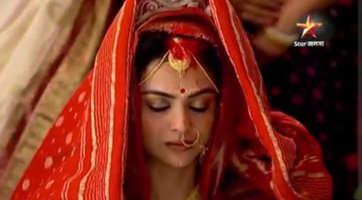 Gaatchora: এবার বিয়ের মন্ডপে ঈশা! তাহলে কি সত্যি সত্যিই অন্যের হয়ে যাবে ঋদ্ধির খড়ি? "ঋদ্ধির অবস্থা চোখে দেখা যাচ্ছে না", চিন্তায় ভক্তরা 2 Bengali television