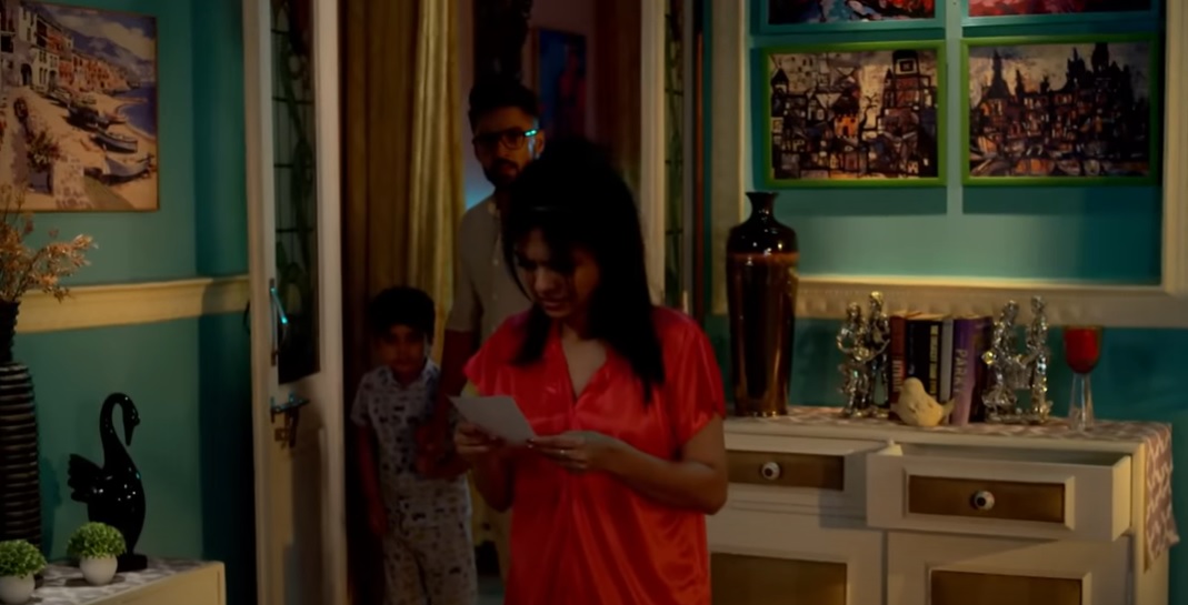 খড়ি এবং ঋদ্ধির বিয়ের ফটো দেখে চমকে গেল ঈশা! তবে কি আজকেই ঈশার হারানো স্মৃতি ফিরে আসবে? 'গাঁটছড়া'র দমদার পর্ব দেখে উচ্ছ্বসিত দর্শক 2 Bengali television