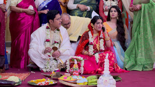 Guddi: "প্রথমে লুচ্চা অনুজের লালসার শিকার শিরিন আর এখন অনুজ প্রাক্তন স্ত্রীর সঙ্গে পরকীয়া করতে গেলে শিরিন বাধা দিলেই ও খারাপ?" গুড্ডি ধারাবাহিকের আসল নায়িকার থেকে নায়িকার দিদির চরিত্রকেই ভালো বলছে দর্শকরা 5 Bengali television