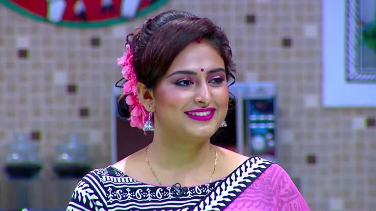 Bojhe Na Se Bojhe Na Actress: পার্শ্বচরিত্রেই খুশি তিনি, জীবনে নায়িকা হতে চাননি কখনো! কিন্তু কেনো? মনের কথা ব্যক্ত করলেন "বোঝে না সে বোঝে না" অভিনেত্রী 2 acting'