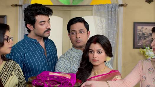 Guddi: এক বরে যেমন জীবন চলে যাচ্ছে তেমনি একটা শাড়িতেও চলে যাবে! "দুই বউ গুড্ডি আর শিরিনের দায়িত্ব নিয়ে ফকির হয়ে এক শাড়ি দুই বউকে পরানো আমাদের অনুজ জিজু সেরা", Troll করছে দর্শক 3 Bengali television