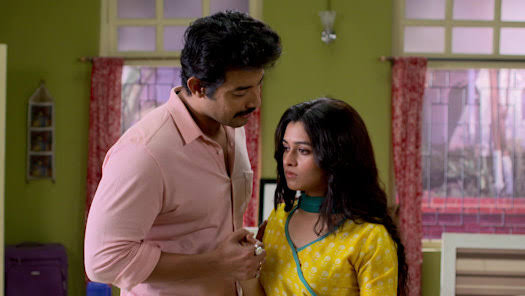 Guddi: এক বরে যেমন জীবন চলে যাচ্ছে তেমনি একটা শাড়িতেও চলে যাবে! "দুই বউ গুড্ডি আর শিরিনের দায়িত্ব নিয়ে ফকির হয়ে এক শাড়ি দুই বউকে পরানো আমাদের অনুজ জিজু সেরা", Troll করছে দর্শক 2 Bengali television