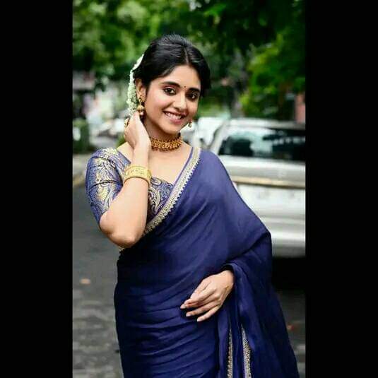 দেবের সাথে অভিনয় করা দুই নায়িকার মধ্যে কে সবচেয়ে সুন্দর? সৌমীতৃষা নাকি সৃজা - ভোট দিন এখনই 2 srija dutta