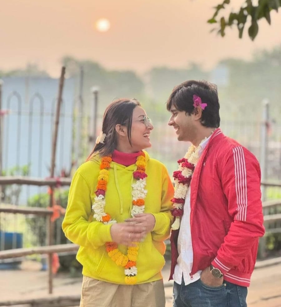 প্রেমের উদযাপন! বাস্তবে বিয়ের পিঁড়িতে সূর্য'র ভাই! পাত্রীও কিন্তু টলিপাড়ার জনপ্রিয় মুখ! জানলে দিল খুশ হবে 2 Asmita and prarabdhi