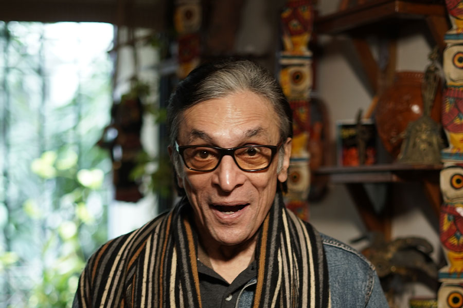 বাবা না হতে পারার আক্ষেপ নেই! চার দশক ধরে বসন্তের সঙ্গী একজনই! পুরোনো সঙ্গীর সঙ্গেই রঙের উৎসব উদ্যাপন অভিনেতা শুভাশিস মুখোপাধ্যায়ের 2 Shubhasish Mukherjee, Subhasish Mukherjee's Wife, Holi Special, শুভাশিস মুখার্জী