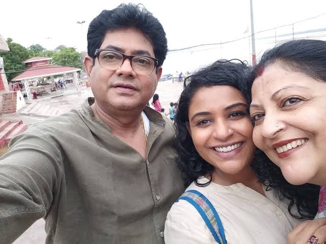 মা চলে গেছেন অকালে, বাবাকে ছেড়ে আলাদা থাকেন শংকর চক্রবর্তীর একমাত্র মেয়ে! এখন কী করছেন তিনি? 3 Bengali actor