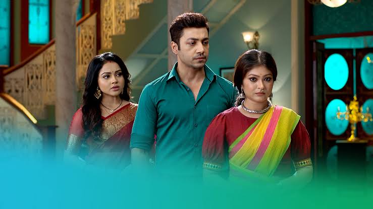 The audience is mocking Leena Gangopadhyay in the story of Mithijhora serial