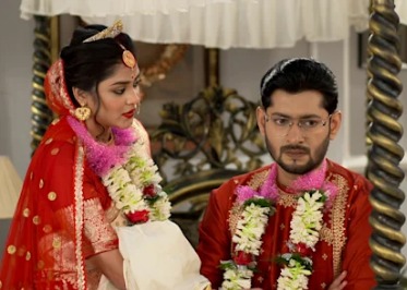 ইমনকে সরিয়ে দিয়ে কাছাকাছি এলো তেজ-সুধা, কালরাত্রির দিন বউয়ের মুখ দেখায় শাস্তি পাবে তেজ? 2 Star Jalsha